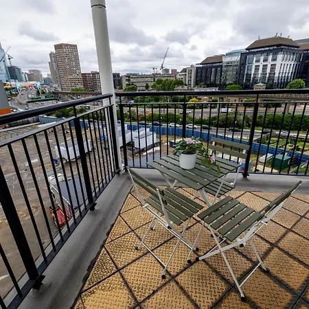 Two Bed Apartment Near Canary Wharf London Exterior photo