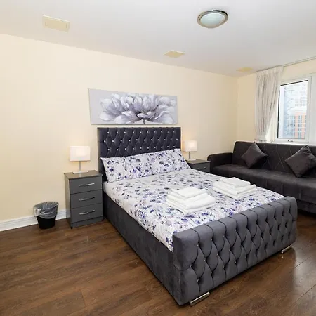 Two Bed Apartment Near Canary Wharf London Exterior photo