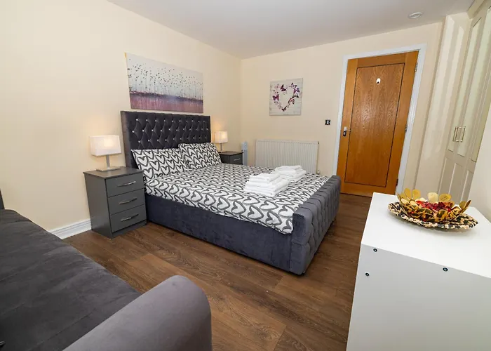 Two Bed Apartment Near Canary Wharf