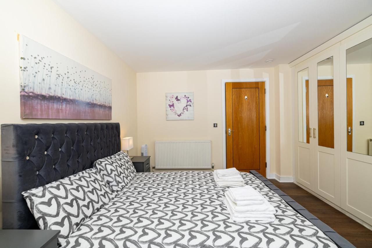 Two Bed Near Canary Wharf Апартаменты *