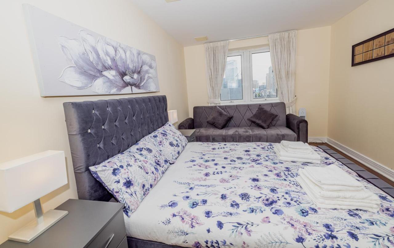 Two Bed Near Canary Wharf Апартаменты Лондон