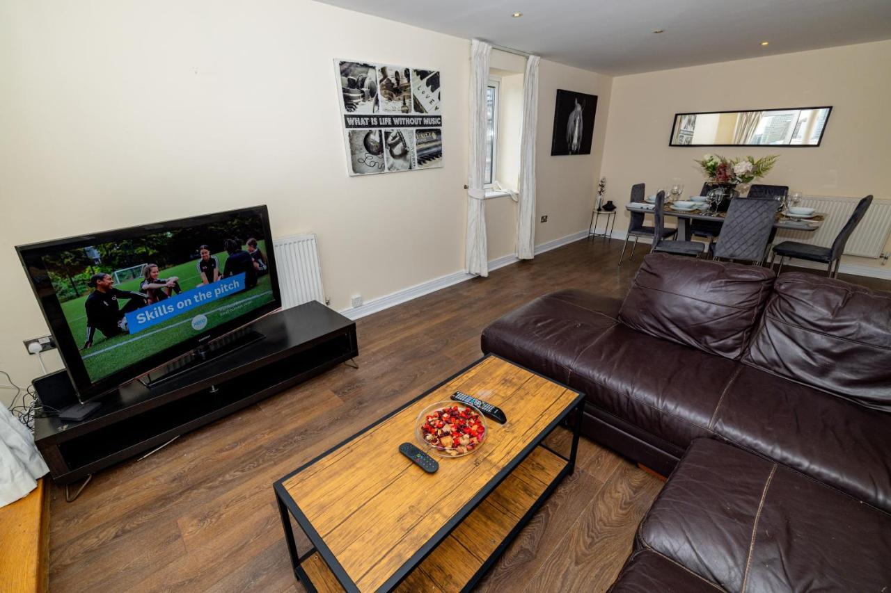Апартаменты Two Bed Near Canary Wharf *