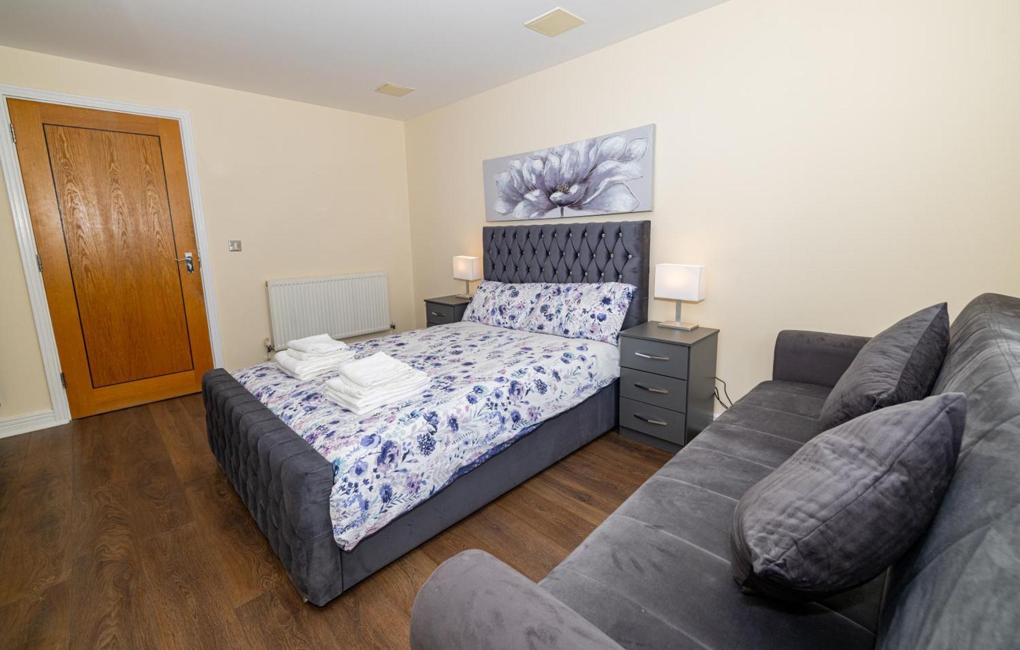 Апартаменты Two Bed Near Canary Wharf *